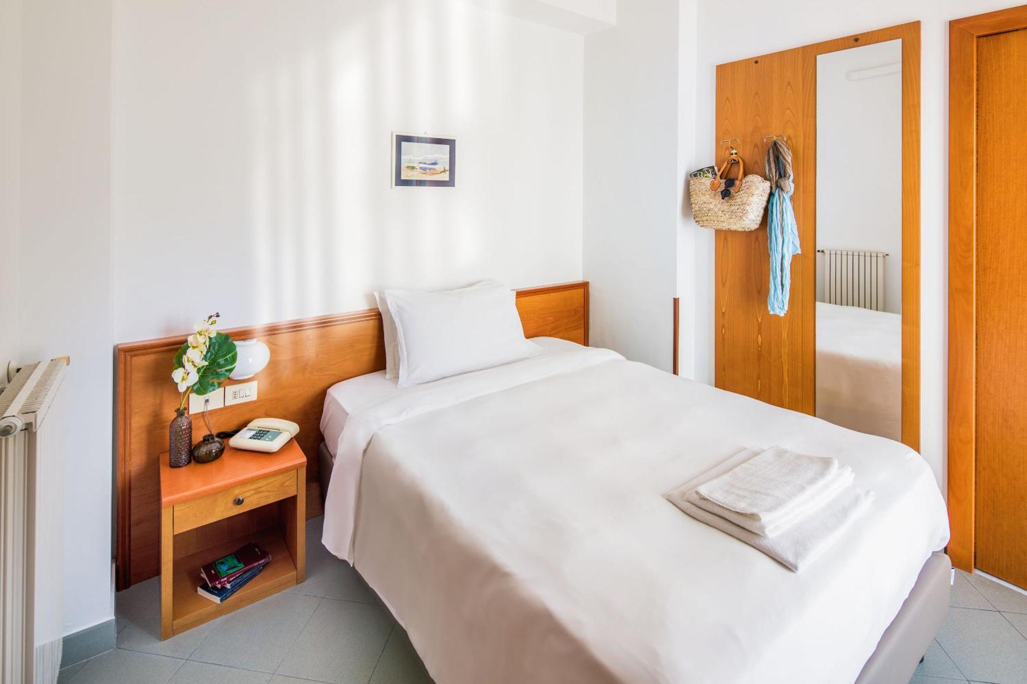 לאיגואליה Hotel Tritone מראה חיצוני תמונה