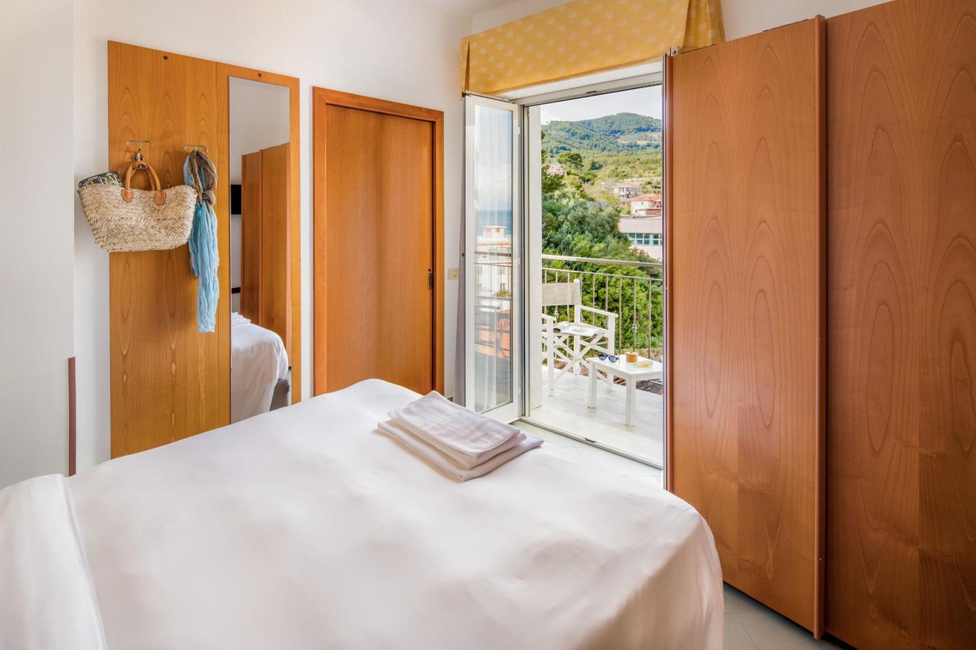 לאיגואליה Hotel Tritone מראה חיצוני תמונה