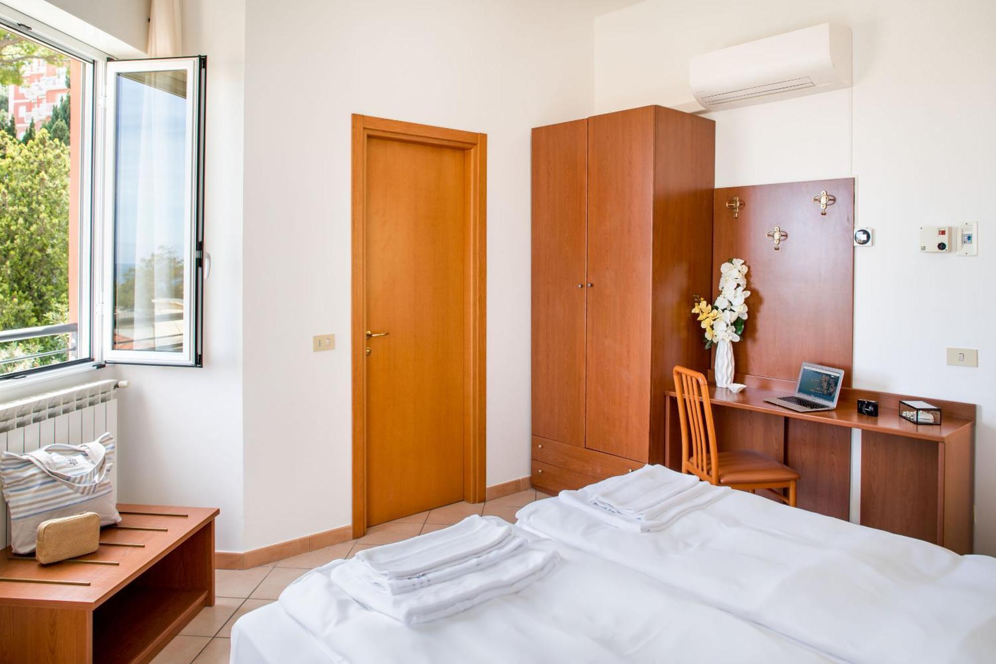 לאיגואליה Hotel Tritone מראה חיצוני תמונה