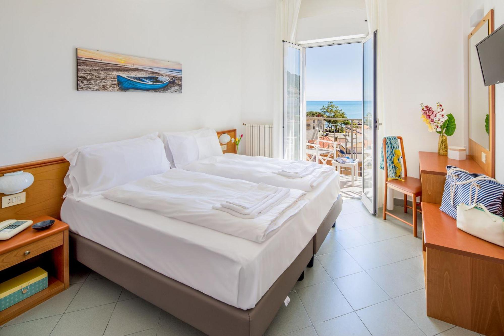 לאיגואליה Hotel Tritone מראה חיצוני תמונה