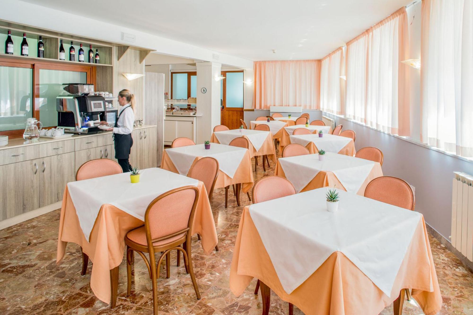 לאיגואליה Hotel Tritone מראה חיצוני תמונה