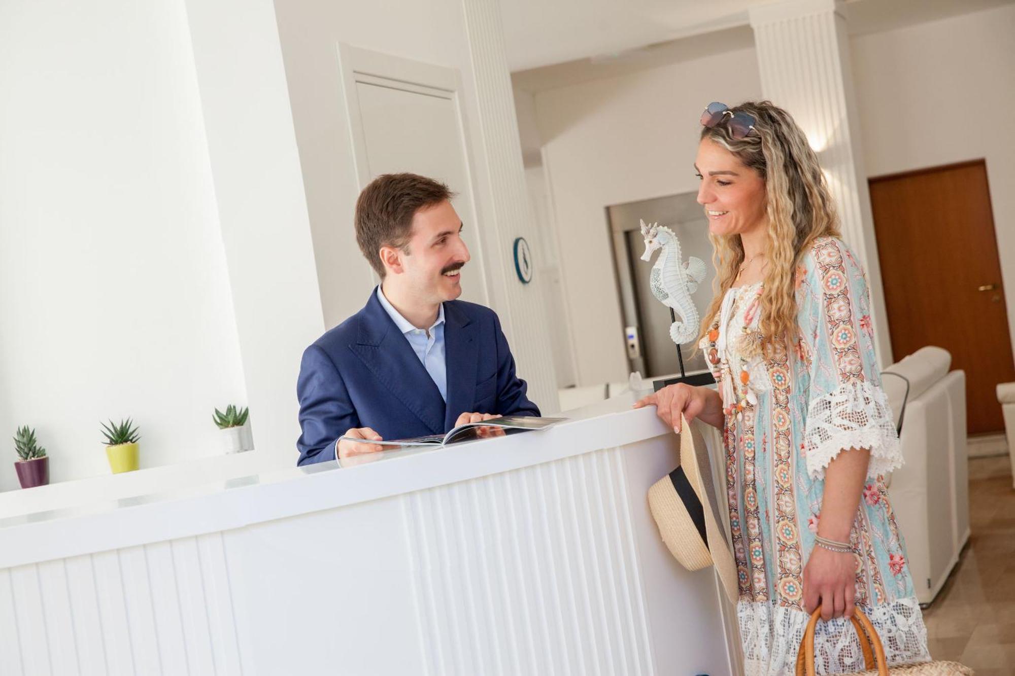 לאיגואליה Hotel Tritone מראה חיצוני תמונה