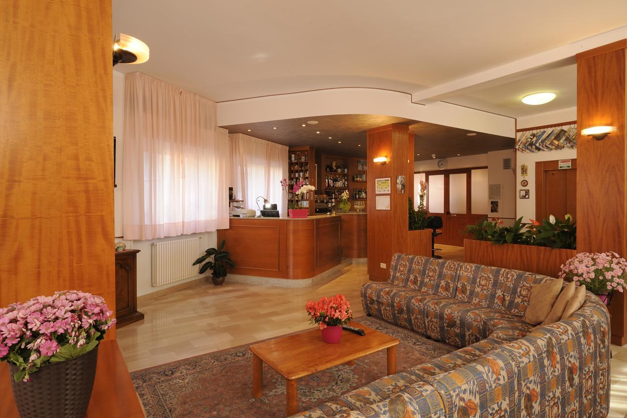 לאיגואליה Hotel Tritone מראה חיצוני תמונה