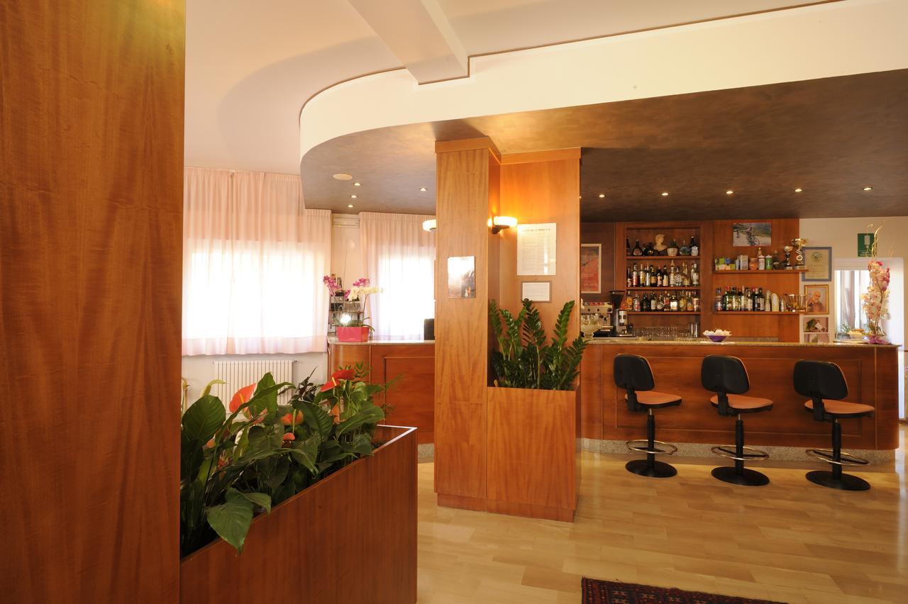 לאיגואליה Hotel Tritone מראה חיצוני תמונה