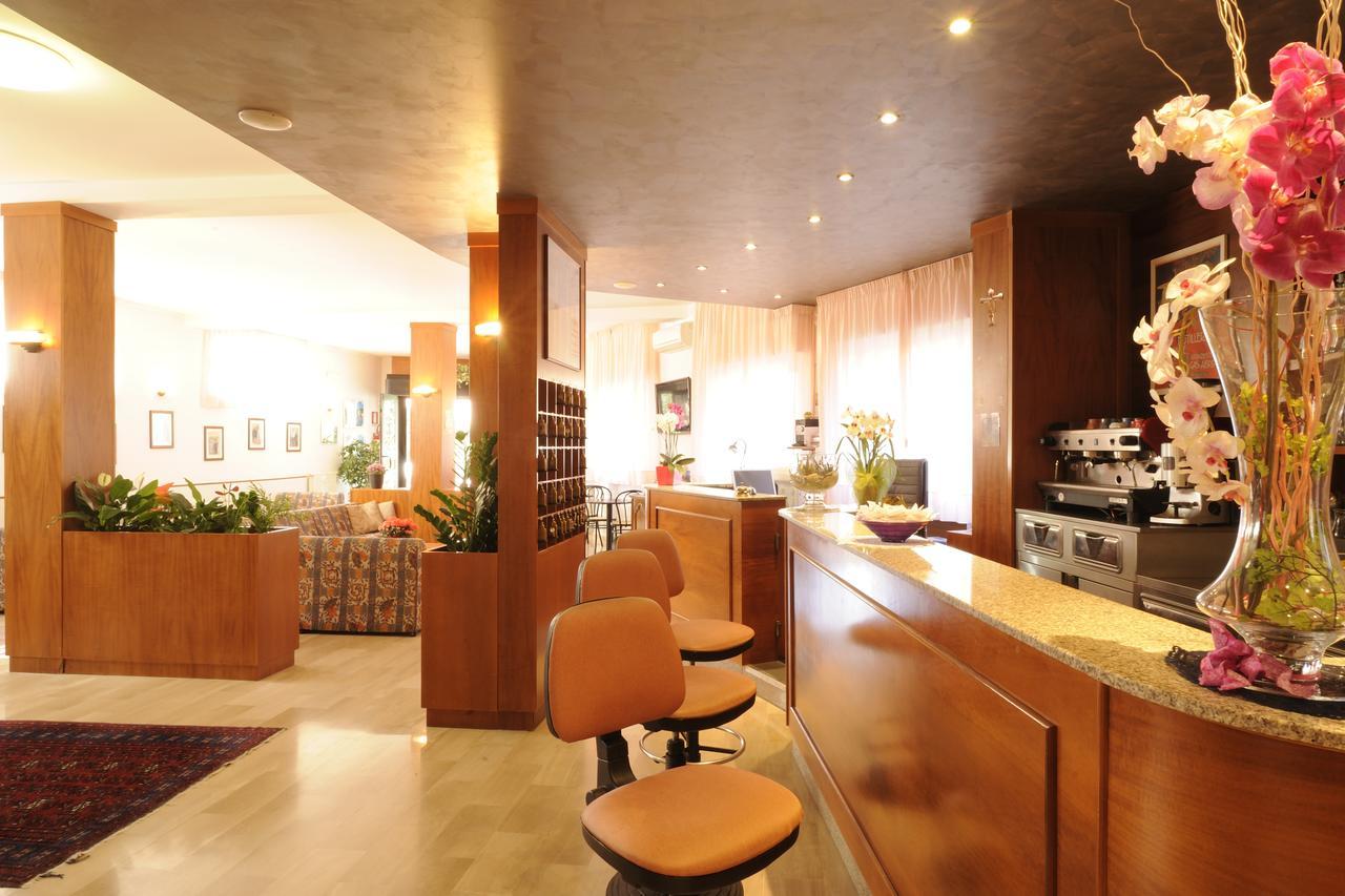 לאיגואליה Hotel Tritone מראה חיצוני תמונה