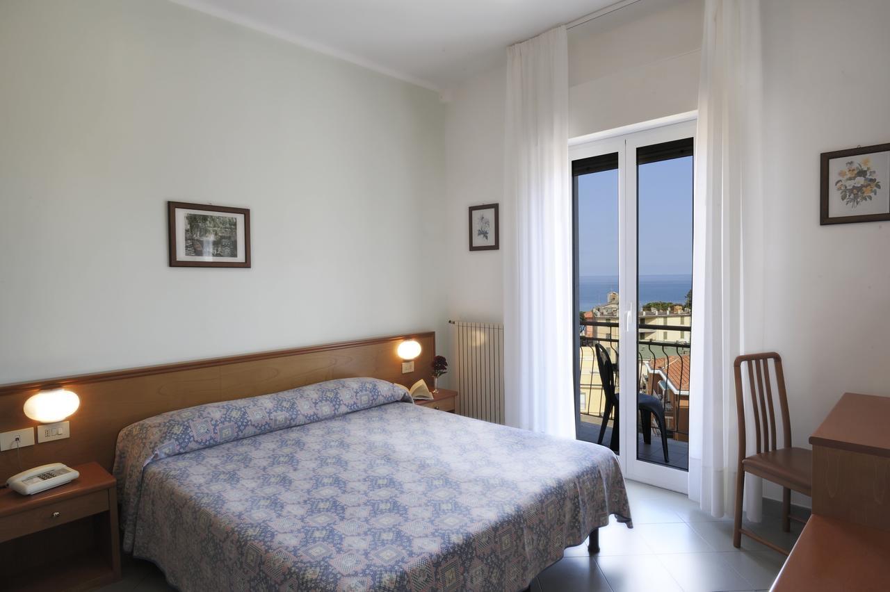 לאיגואליה Hotel Tritone מראה חיצוני תמונה