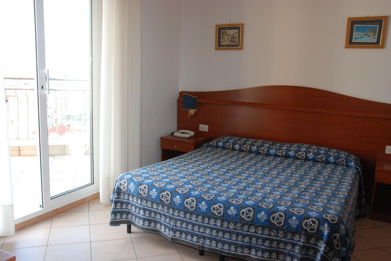 לאיגואליה Hotel Tritone מראה חיצוני תמונה